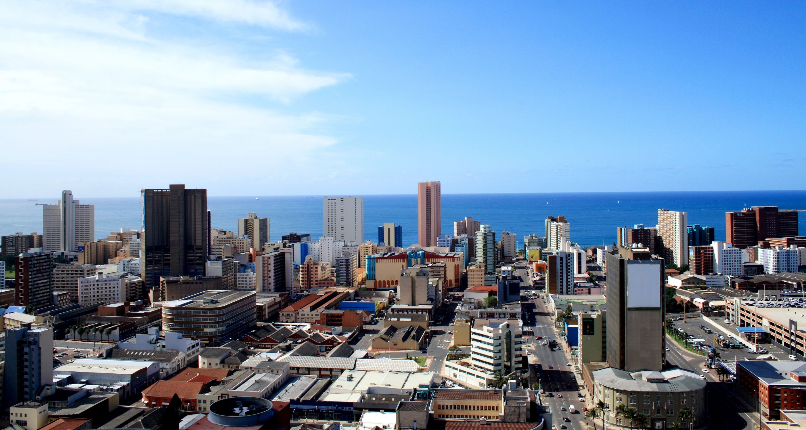德班是南非人口第三大城市,美丽的德班港迅速发展成经济巨人.